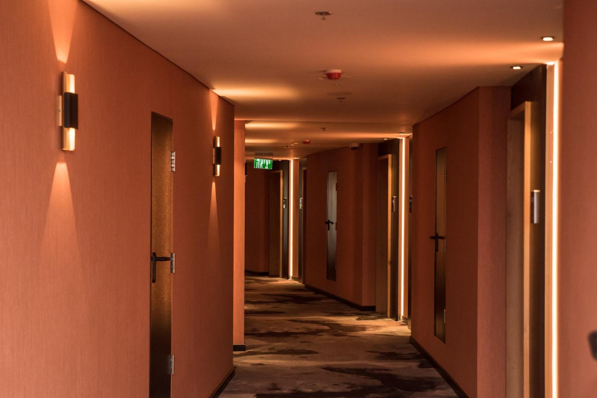 Almond Hotel - Adults Only Neve Ilan Bagian luar foto