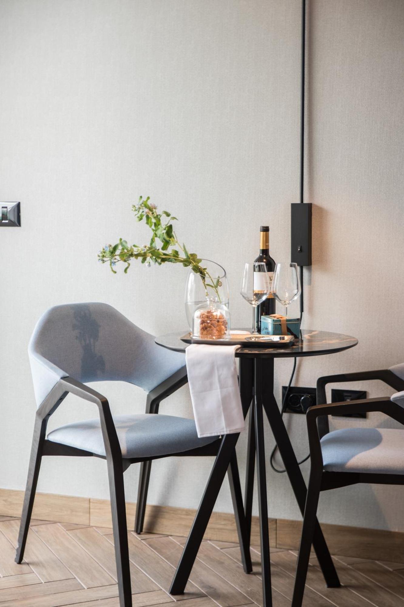 Almond Hotel - Adults Only Neve Ilan Bagian luar foto